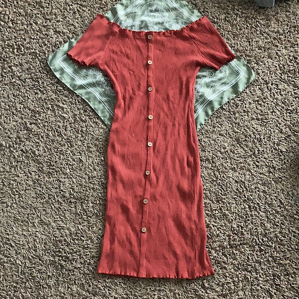 Off The Shoulder Coral Midi Dress. Button detail. Extra Large.